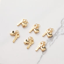 Cargar imagen en el visor de la galería, Dijes de medallón de corazón brillante, chapados en oro de 18 quilates, colgante de llave, colgante de amor, colgantes para hacer collares, accesorios de joyería JG011