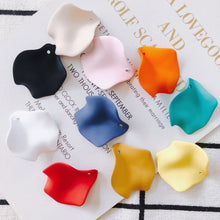 Load image into Gallery viewer, 10pcs Cute Petals Flower Pendant, Resin Pendant for Jewelry Making, DIY Beads Finding MY006