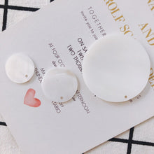 Cargar imagen en el visor de la galería, 10 colgantes redondos de concha, dijes de concha, accesorios para aretes y bisutería MY107
