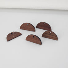 تحميل الصورة إلى عارض المعرض، أقراط خشبية من 4 قطع، أقراط خشبية نصف دائرية للنساء، مصنوعة من خشب الجوز المُعاد تدويره، خالية من النيكل، أقراط هندسية مميزة، رقم المنتج JT973