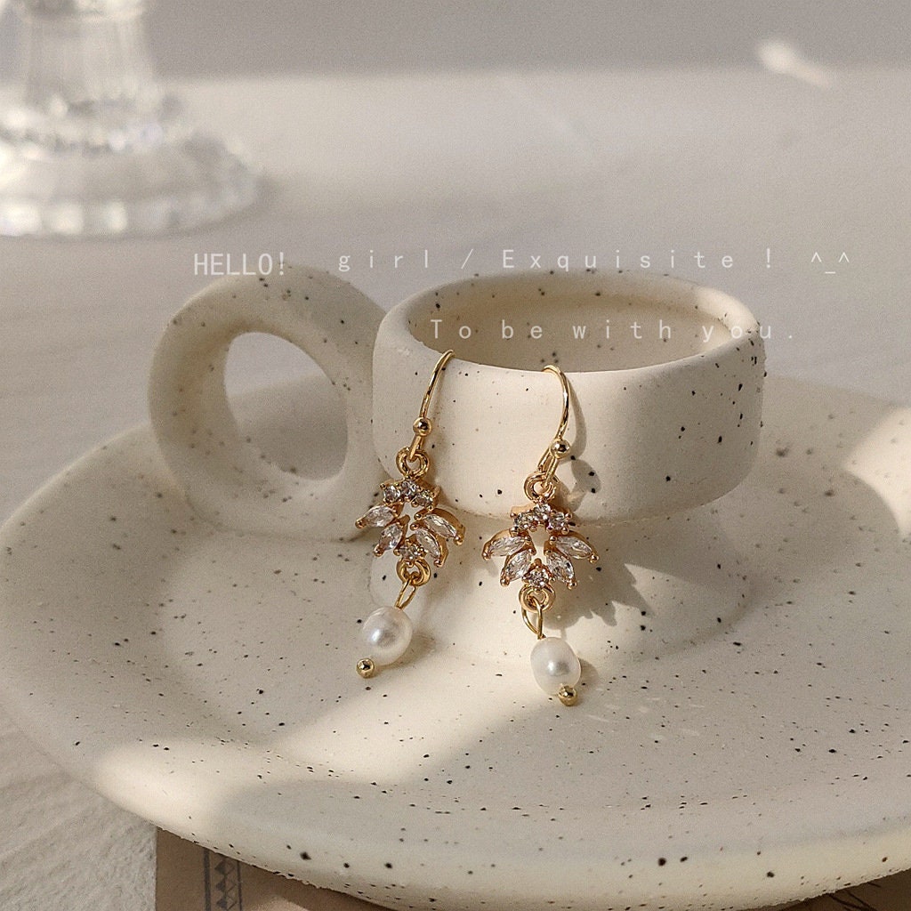 Tiny Leaf Connector, Cubic Zircon Crystal Leaf Pendant, CZ Earring Charms,  Gold Plated Brass Earring Charms, Jewelry Findings ZR010-F169