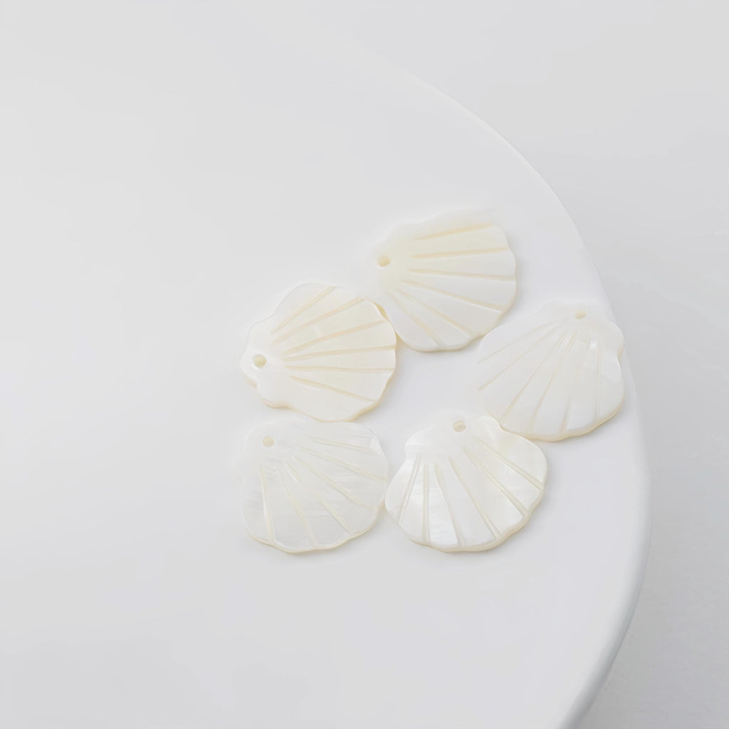 Scallop Shape White Mother-of-Pearl, MOP Shell Pendant, Fan-shaped White Nacre, Shell Charm, Mother of Pearl Jewelry Making Findings RY019