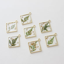 Cargar imagen en el visor de la galería, 2 colgantes de hierba natural, lámina de oro, corazón, cuadrado, estilo nicho, chapado en oro de 18 quilates, GZ283