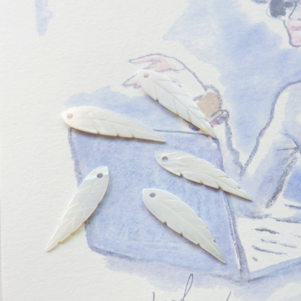 Leaf Shape White Mother-of-Pearl, MOP Shell Pendant, White Nacre, Shell Charm, Mother of Pearl Jewelry Making Findings RY003