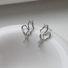 تحميل الصورة إلى عارض المعرض، قرط على شكل قلب غير منتظم، ذهب/فضة عيار 14 قيراط، مرصع بأحجار الزركونيا المكعبة، أقراط فضة S925 خالية من النيكل، قرط دائري للأذن مع حلقة GE103