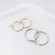 Cargar imagen en el visor de la galería, 10 aros redondos chapados en oro de 18 quilates, piezas para aros Huggie, aros de resorte de 20 mm, ZX069