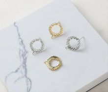 تحميل الصورة إلى عارض المعرض، أقراط أذن من الفضة الإسترليني عيار 925، مصنوعة من الذهب/الفضة، خالية من النيكل، بتصميم مفتوح على شكل ورقة شجر مع حلقة، JJ021