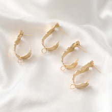 تحميل الصورة إلى عارض المعرض، قرط أذن مطروق غير منتظم، ذهب/فضة عيار 14 قيراط، أقراط فضة S925 خالية من النيكل، قرط أذن على شكل عقدة مع حلقة JJ014