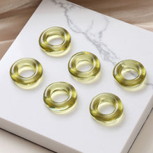 Cargar imagen en el visor de la galería, 5 colgantes redondos calados de resina para bisutería, cuentas DIY GZ287