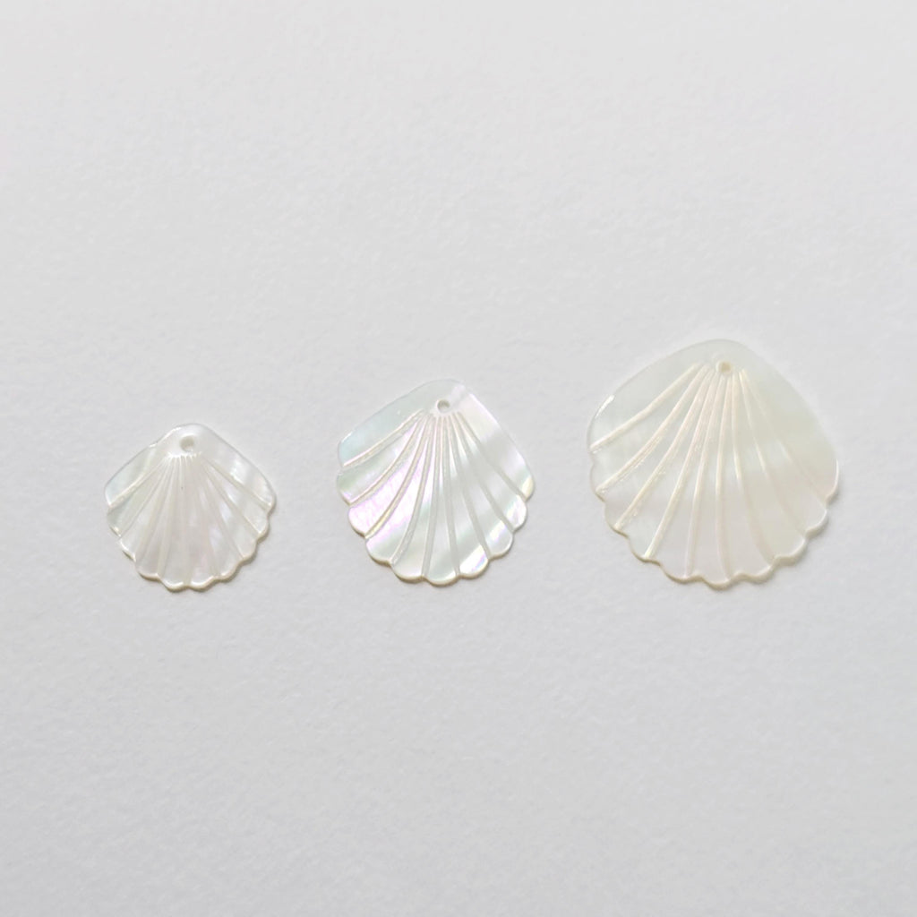 10 colgantes de concha en forma de hoja, dijes de concha, accesorios para aretes y bisutería RY058