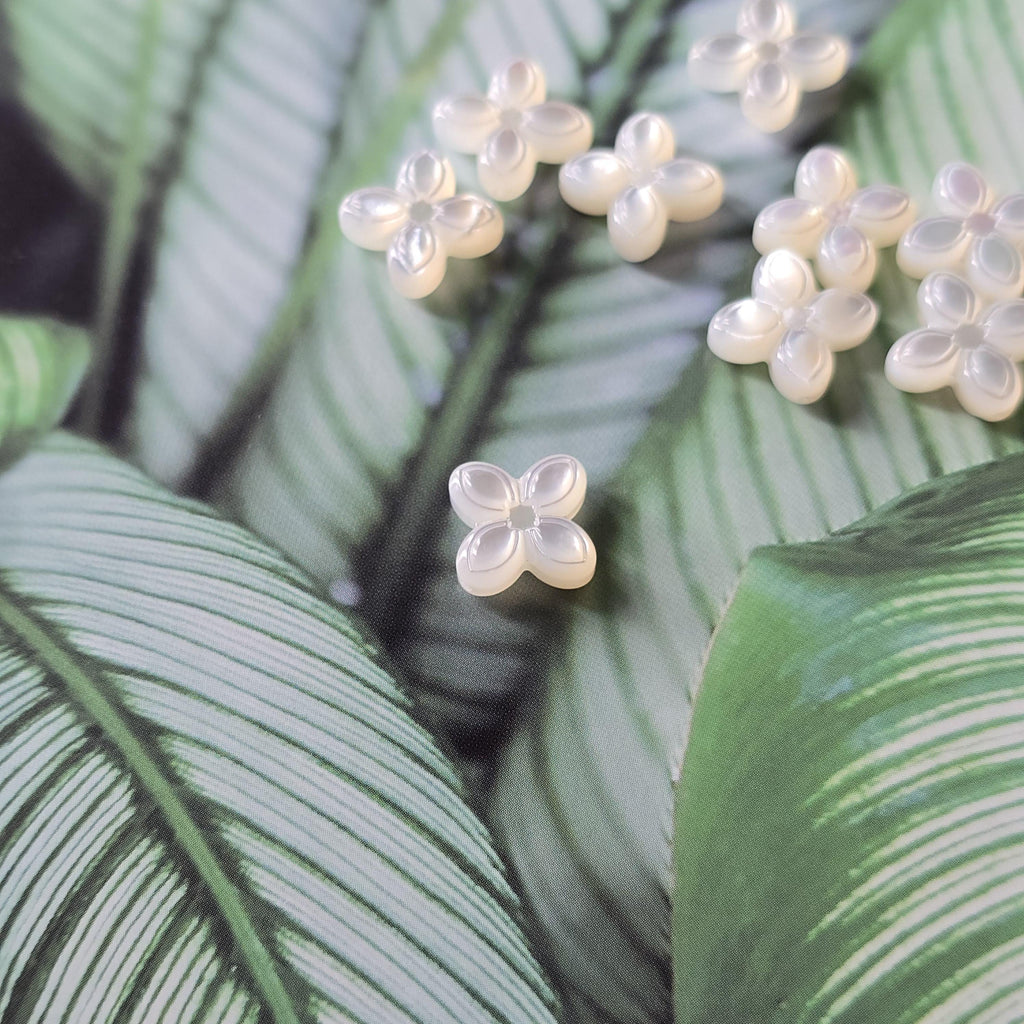 Flowers White Mother-of-Pearl, MOP Shell, Pearl Oyster, Engraved White Nacre, Shell Charm, Mother of Pearl Jewelry Making Findings RY070