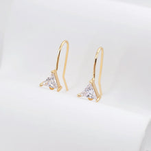 Cargar imagen en el visor de la galería, Alambres para pendientes chapados en oro de 18 quilates, ganchos triangulares con pavé cúbico, sin níquel, ganchos de pez, alambres para joyería ZX310