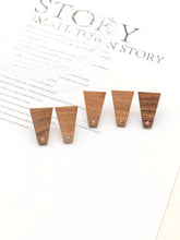 تحميل الصورة إلى عارض المعرض، أقراط خشبية من 4 قطع، أقراط خشبية شبه منحرفة للنساء، مصنوعة من خشب الجوز المعاد تدويره، خالية من النيكل، أقراط هندسية مميزة، رقم المنتج JT942