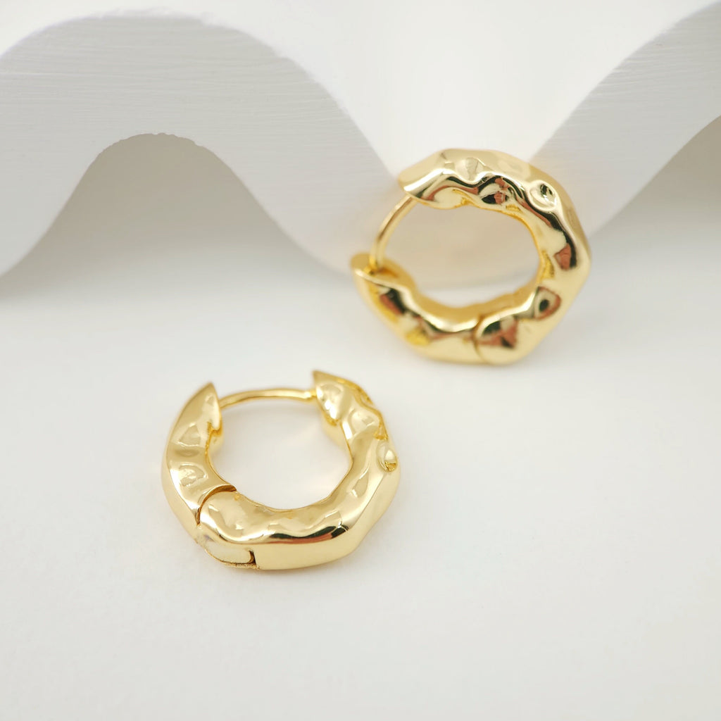 Gold Hammered Ear Hoops, 18mm, 18K Gold Plated Leverback Earrings, Huggie Hoops Earring S1106-D