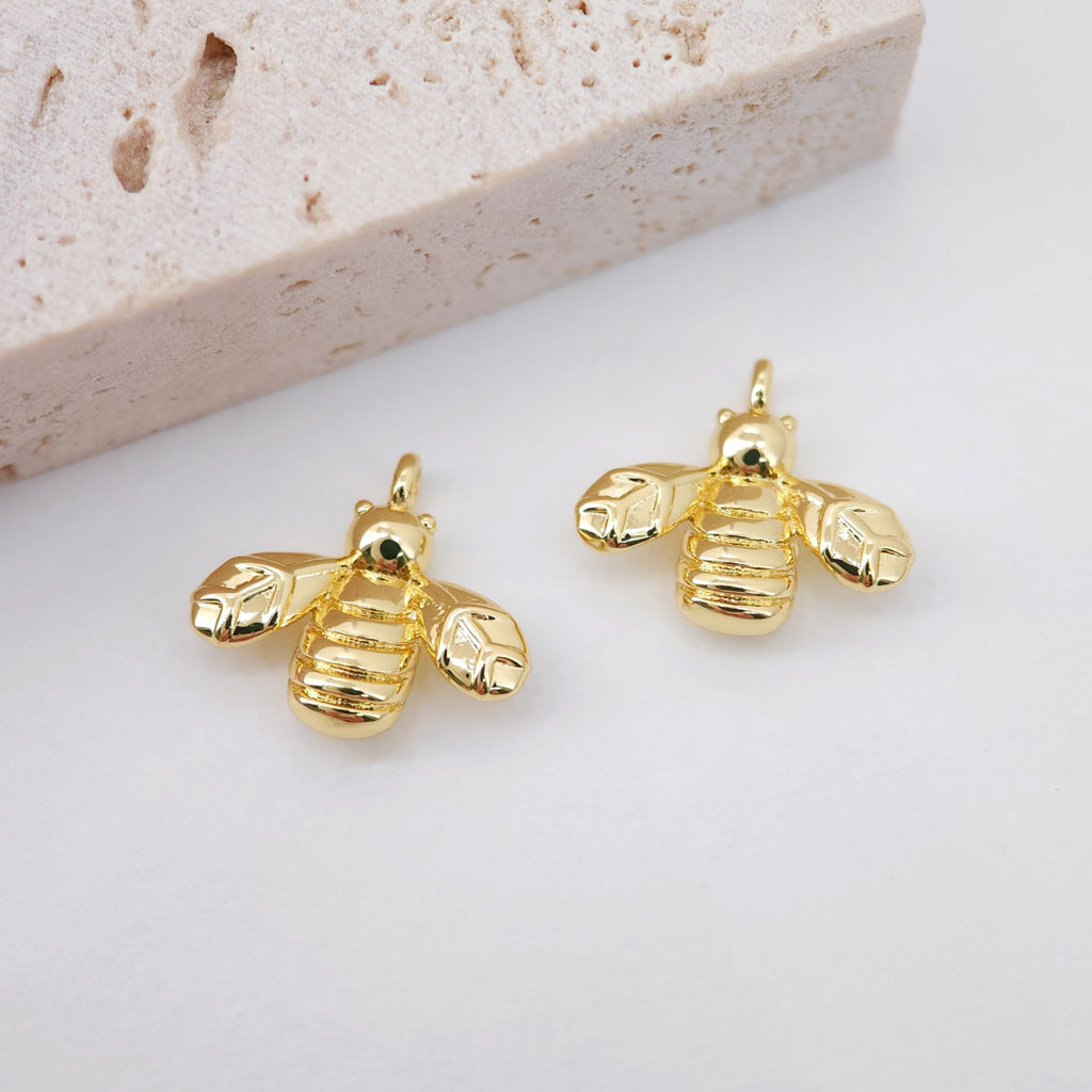 Gold Bee Charm, 18K Gold Plated Bee Pendant, Animal Charm, 12x13mm, Necklace Jewelry Finding S20671