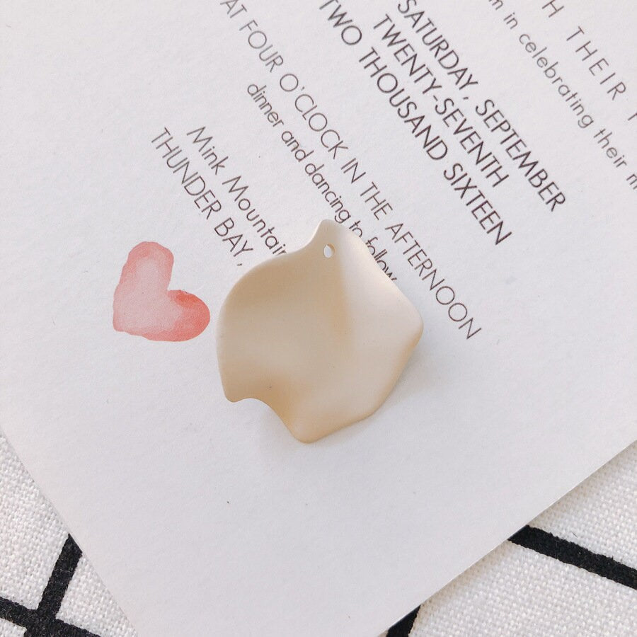 10pcs Cute Petals Flower Pendant, Resin Pendant for Jewelry Making, DIY Beads Finding MY006