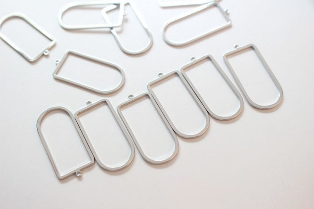 10 colgantes calados con forma de arco, chapados en oro de 14 quilates, plata y oro mate, para collares y bisutería ZZ089