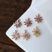 Cargar imagen en el visor de la galería, Dije de flor, colgante de flor de cristal de circonita cúbica, dijes para pendientes de circonita cúbica, dijes para pendientes de latón chapado en oro, accesorios de joyería HL021-F203