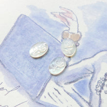 Load image into Gallery viewer, Oval-shaped Rose Mother-of-Pearl, MOP Shell Pendant, Engraved White Nacre, Shell Charm, Mother of Pearl Jewelry Making Findings RY031