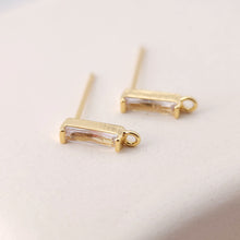 Cargar imagen en el visor de la galería, 4 pendientes rectangulares con pasadores, pavé de circonitas rojas, verdes y transparentes, de plata S925, sin níquel, chapado en oro de 18 quilates, S1194