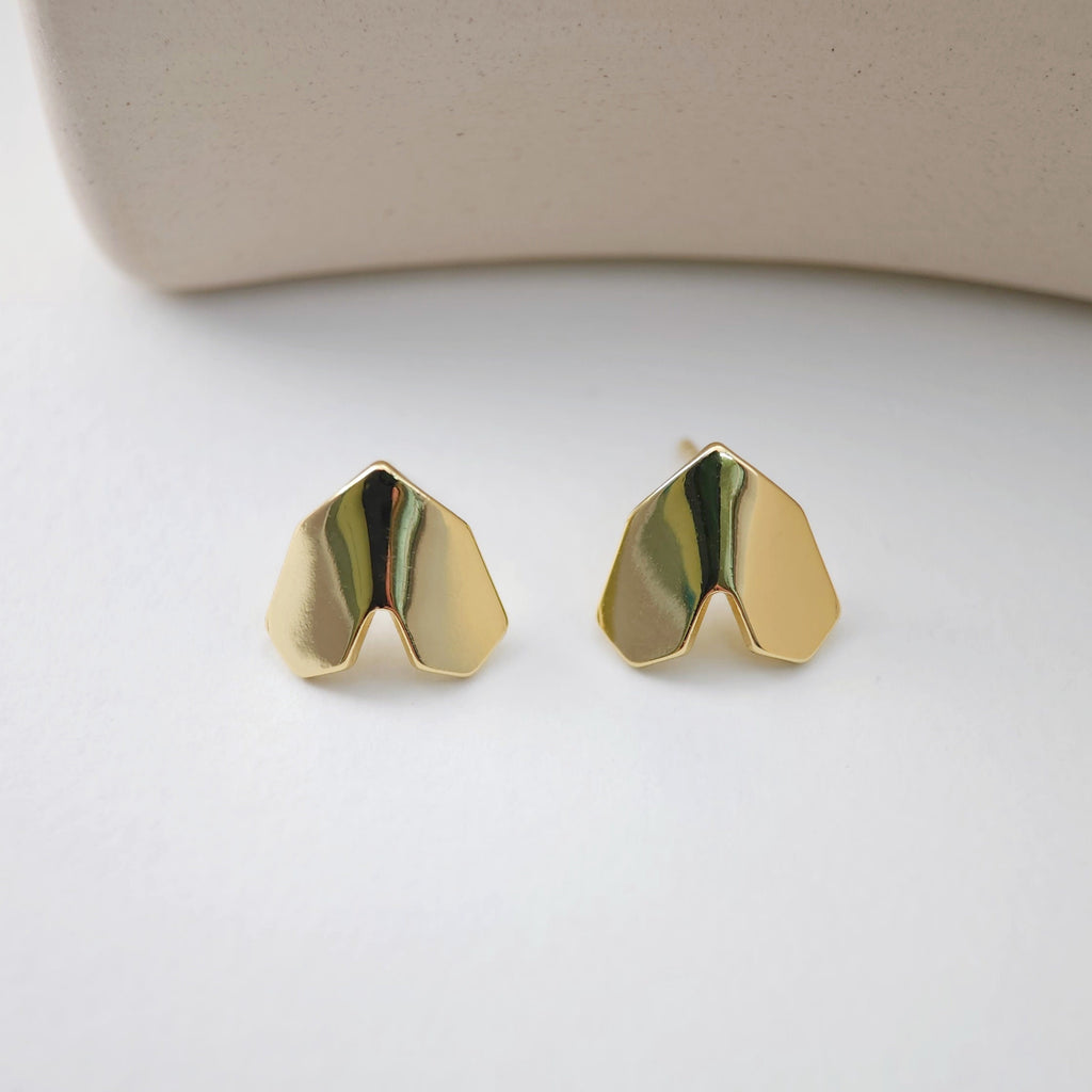 قرط ذهبي على شكل قلب مقلوب، أقراط مطلية بالذهب عيار 18 قيراطًا، خالية من النيكل، 11 × 11.8 مم، قرط أذن على شكل قلب ذهبي مصقول مع حلقة D0202