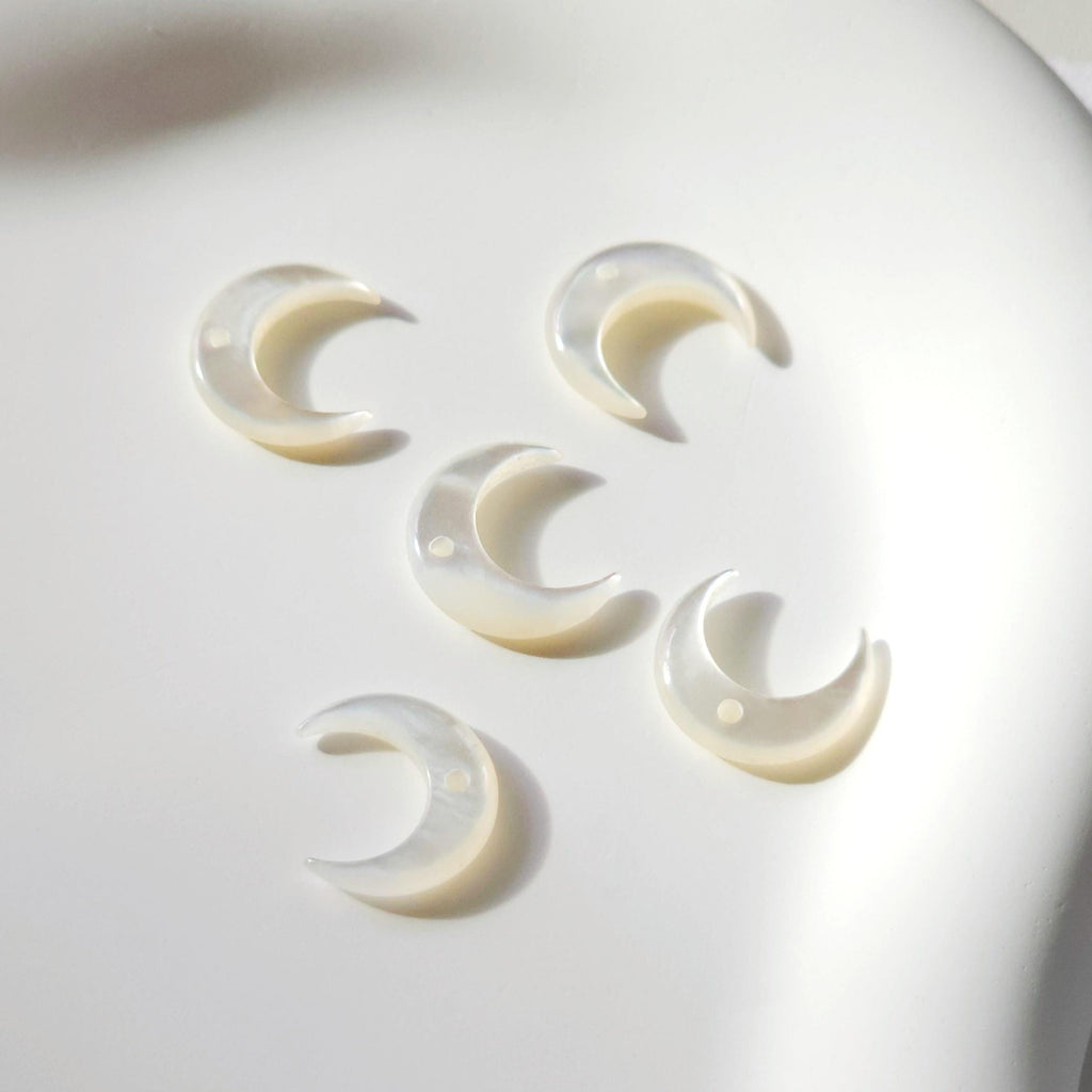 Moon Shape White Mother-of-Pearl, MOP Shell Pendant, 3D White Nacre, Ox Horn Shell Charm, Shell Jewelry Making Findings RY052