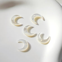 Load image into Gallery viewer, Moon Shape White Mother-of-Pearl, MOP Shell Pendant, 3D White Nacre, Ox Horn Shell Charm, Shell Jewelry Making Findings RY052