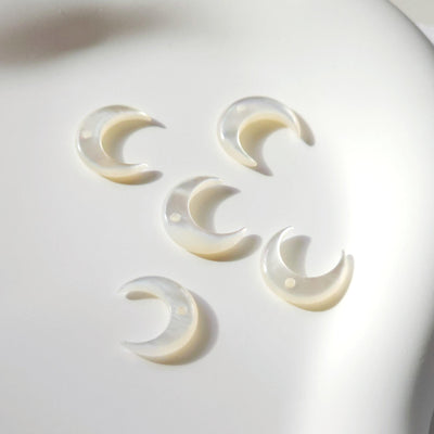 Moon Shape White Mother-of-Pearl, MOP Shell Pendant, 3D White Nacre, Ox Horn Shell Charm, Shell Jewelry Making Findings RY052