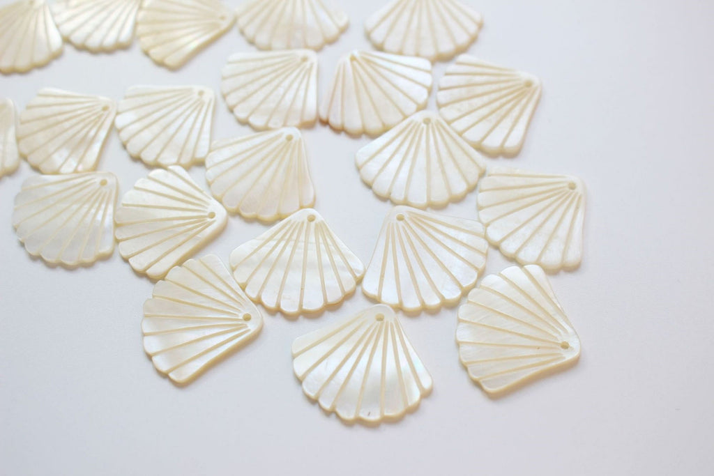 10pcs Leaf Shape Shell Pendant, Shell Pendant, Shell Charm, Earring Making Findings, Jewelry Making Findings ZZ100