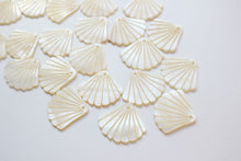 Load image into Gallery viewer, 10pcs Leaf Shape Shell Pendant, Shell Pendant, Shell Charm, Earring Making Findings, Jewelry Making Findings ZZ100