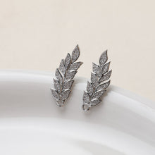 تحميل الصورة إلى عارض المعرض، قرط على شكل ورقة شجر مع حلقة، دبوس أذن من الفضة الاسترلينية 925، أقراط خالية من النيكل، قرط أذن مرصع بأحجار الزركونيا المكعبة، نتائج قرط مضادة للحساسية GZ394