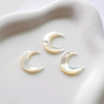 Moon Shape White Mother-of-Pearl, MOP Shell Pendant, 3D White Nacre, Ox Horn Shell Charm, Shell Jewelry Making Findings RY053