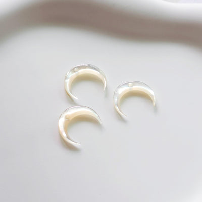 Moon Shape White Mother-of-Pearl, MOP Shell Pendant, 3D White Nacre, Ox Horn Shell Charm, Shell Jewelry Making Findings RY051