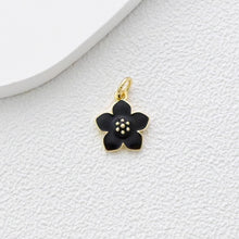 Cargar imagen en el visor de la galería, Dijes de flores pequeñas de esmalte, colgante chapado en oro de 18 quilates, dijes para collares y pendientes, accesorios para bisutería S1357