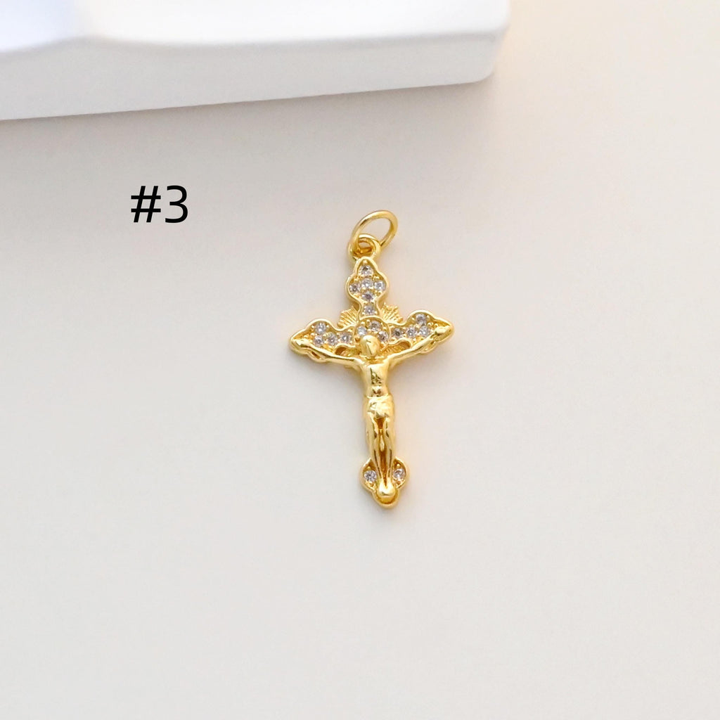 Dijes de cruz, colgante de cruz con pavé de circonitas, colgante religioso, latón chapado en oro de 18 quilates, dijes para hacer collares, accesorios de joyería S1333
