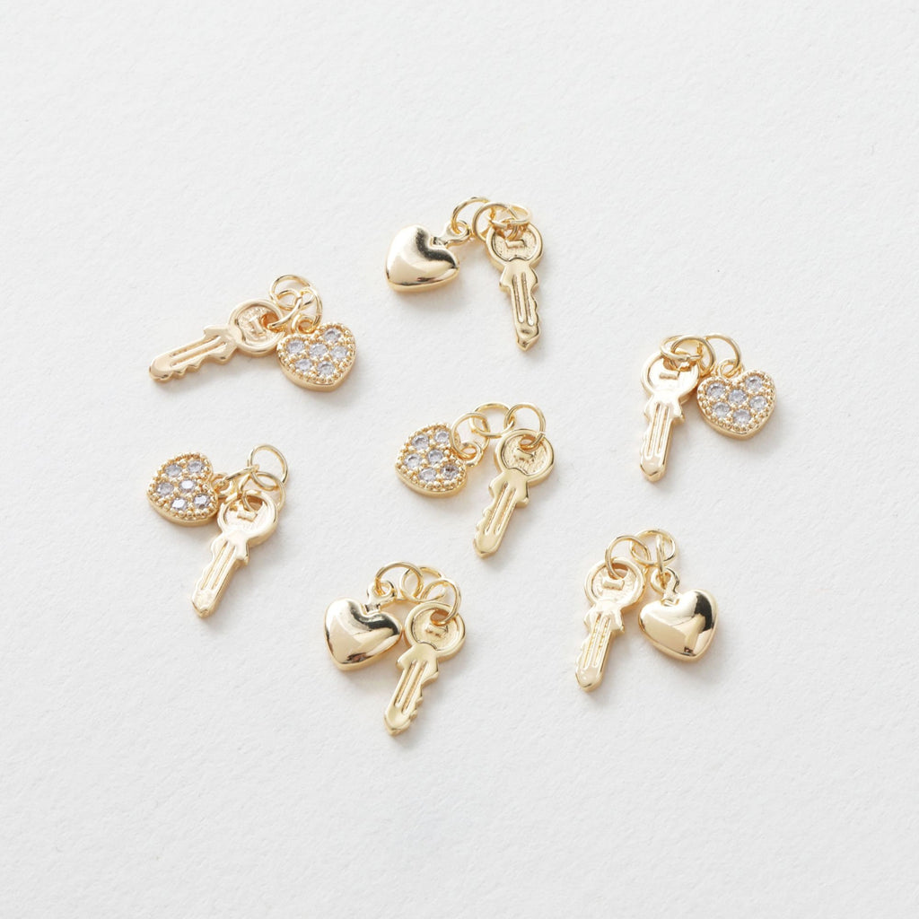 Dijes de medallón de corazón brillante, chapados en oro de 18 quilates, colgante de llave, colgante de amor, colgantes para hacer collares, accesorios de joyería JG011