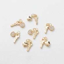 Cargar imagen en el visor de la galería, Dijes de medallón de corazón brillante, chapados en oro de 18 quilates, colgante de llave, colgante de amor, colgantes para hacer collares, accesorios de joyería JG011