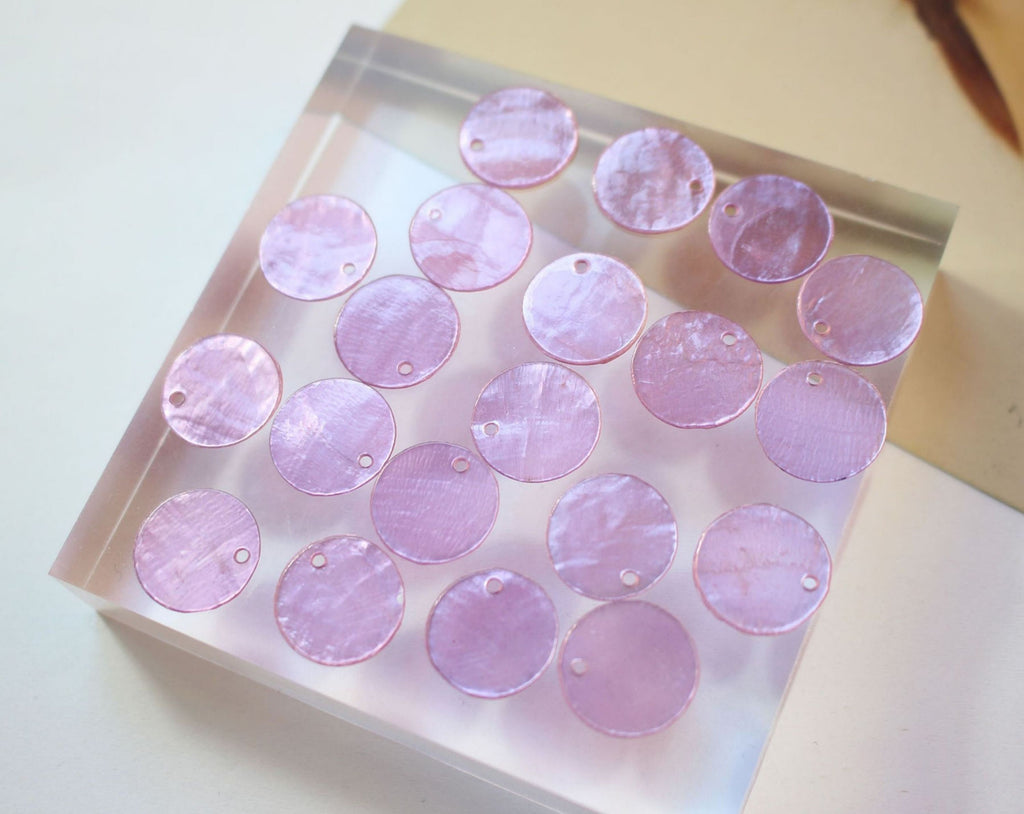 10 colgantes de concha multicolor, redondos, para aretes y bisutería ZZ062