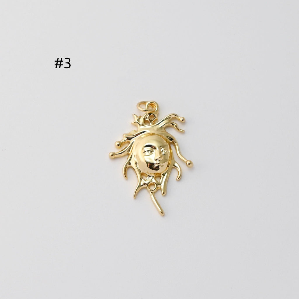Sunny Face Pendant, Round Pendant, Irregular Face, 18K Gold Plated, For Bracelet And Necklace Making, Jewelry Findings S1409