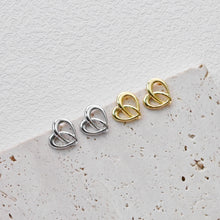 تحميل الصورة إلى عارض المعرض، قرط على شكل قلب غير منتظم، ذهب/فضة عيار 18 قيراط، قرط من الفضة الإسترليني S925 خالٍ من النيكل، قرط على شكل قلب D0363