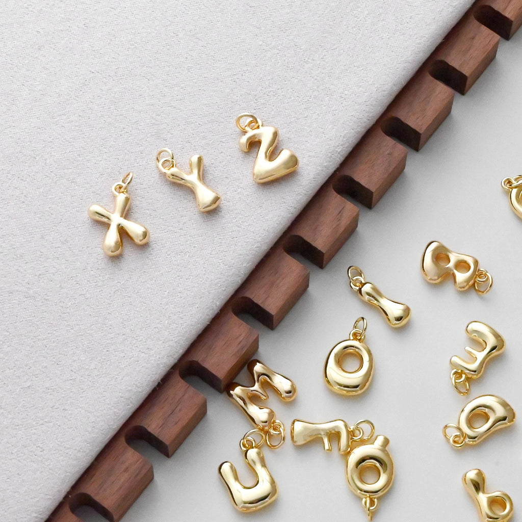 Dije de letra del alfabeto, inicial chapada en oro brillante de 18 quilates, personalizado y minimalista para hacer collares y pulseras S1395