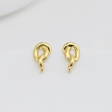 Cargar imagen en el visor de la galería, Pendiente de botón con nudo dorado, sin níquel, 12 x 6,7 mm, chapado en oro de 18 quilates, D0452
