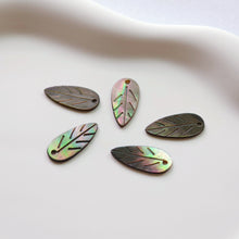 Load image into Gallery viewer, Leaf Shape Black Mother-of-Pearl, MOP Shell Pendant, Black Nacre, Shell Charm, Mother of Pearl Jewelry Making Findings RY006