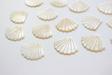 Load image into Gallery viewer, 10pcs Leaf Shape Shell Pendant, Shell Pendant, Shell Charm, Earring Making Findings, Jewelry Making Findings ZZ100