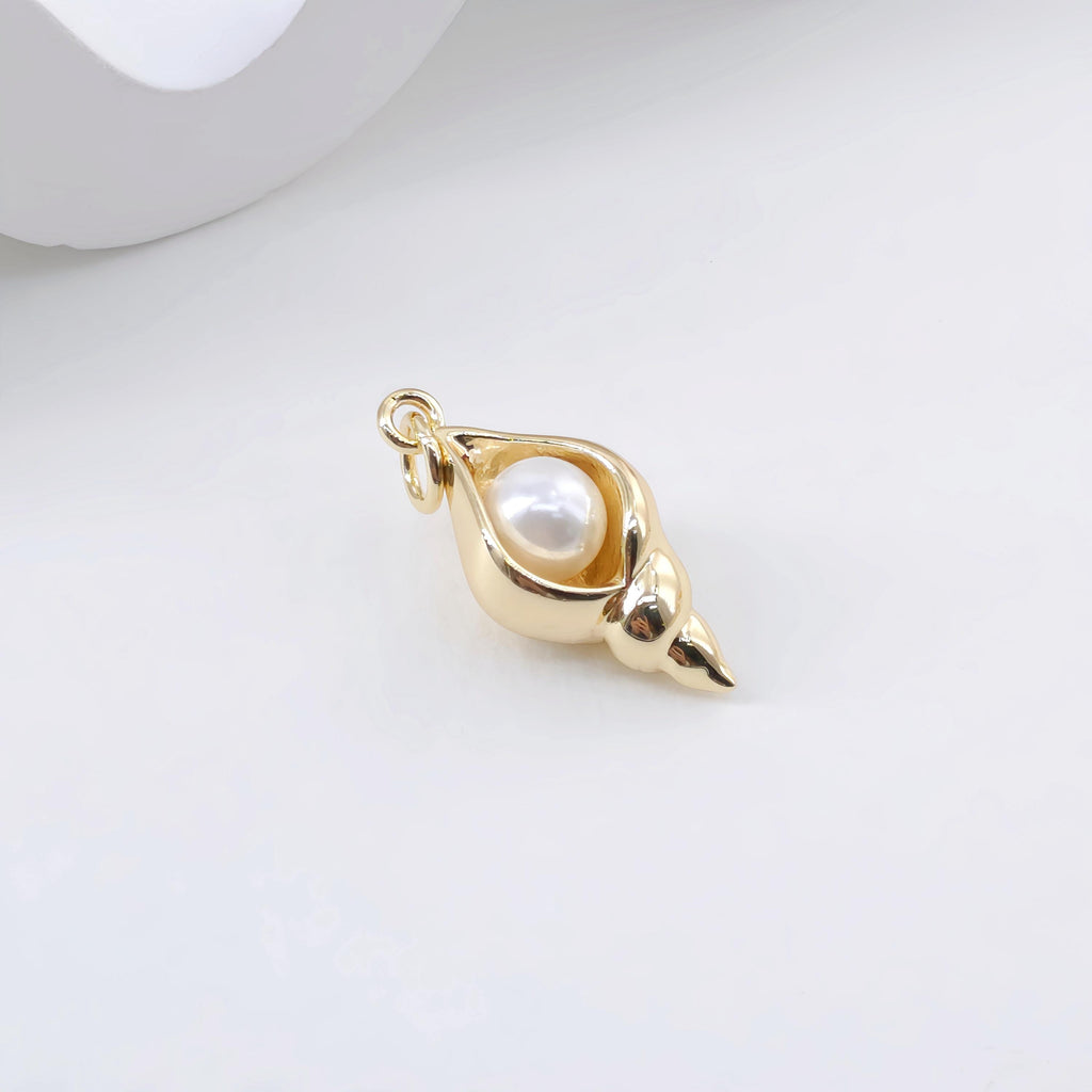 Gold Plated Seashell Charm, Seashell Pendant, 18k Gold Plated Brass, Bracelet Making, Jewelry Findings S1291