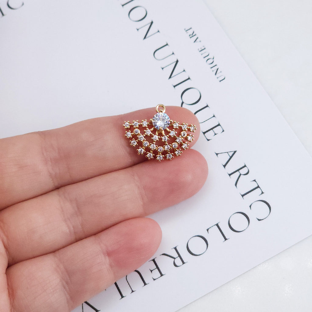 Dije de abanico con pavé de circonita cúbica, colgante de abanico de cristal de circonita cúbica, colgante para pulsera y collar, dije chapado en oro, accesorios de joyería ZR001-F107