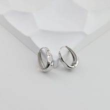 Load image into Gallery viewer, Gold Oval Ear Hoops, 18K Gold/Silver Plated Leverback Earrings, Huggie Hoops Earring D0565