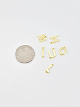 Cargar imagen en el visor de la galería, Cuentas con letras del alfabeto en oro brillante de 18 quilates, cuentas con iniciales, dijes de letras, huecos de doble cara, cuentas con iniciales para collar y pulsera S20682