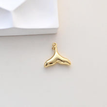 Cargar imagen en el visor de la galería, Colgante de cola de pez, dijes de vida marina con pavé de circonitas, dijes de cola de pez chapados en oro de 18 quilates, para hacer pulseras y aretes, accesorios de joyería S1331