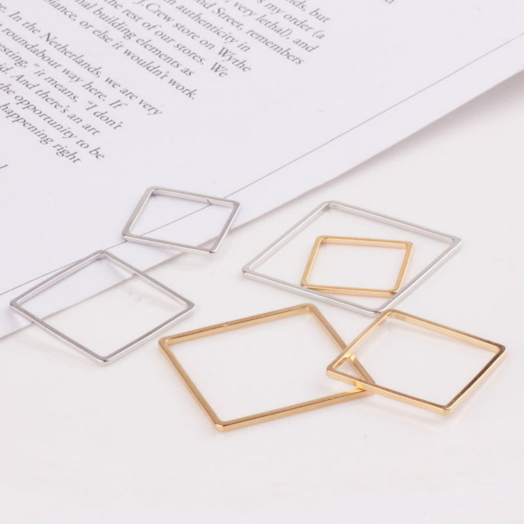 10 colgantes cuadrados calados, chapados en oro de 18 quilates y plata, para collar QR026-ZX7048